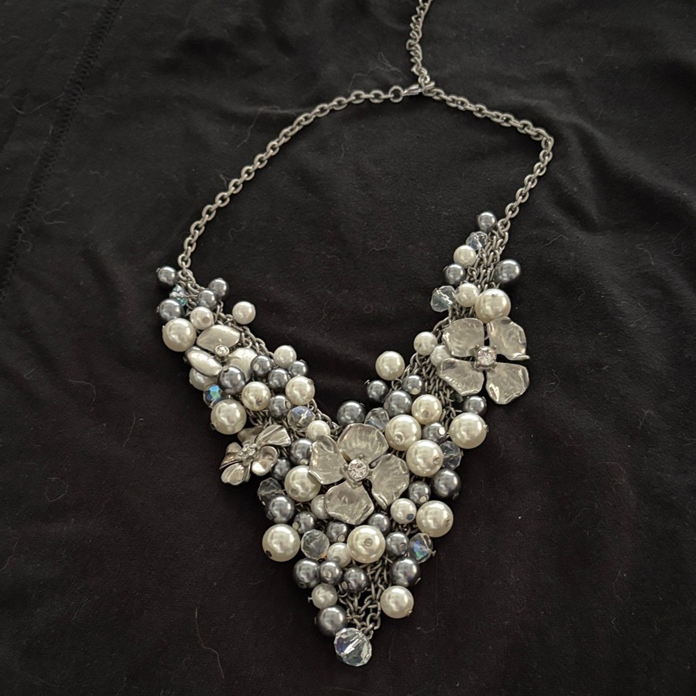 Elegant Silver and Pearl Floral Necklace